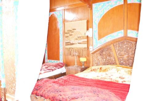 Silver Street Houseboat, Srinagar 5